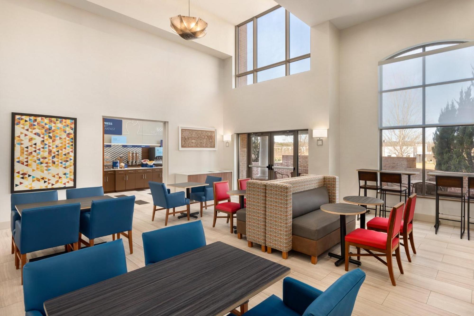 Holiday Inn Express Hotel & Suites Opelika Auburn By Ihg Esterno foto